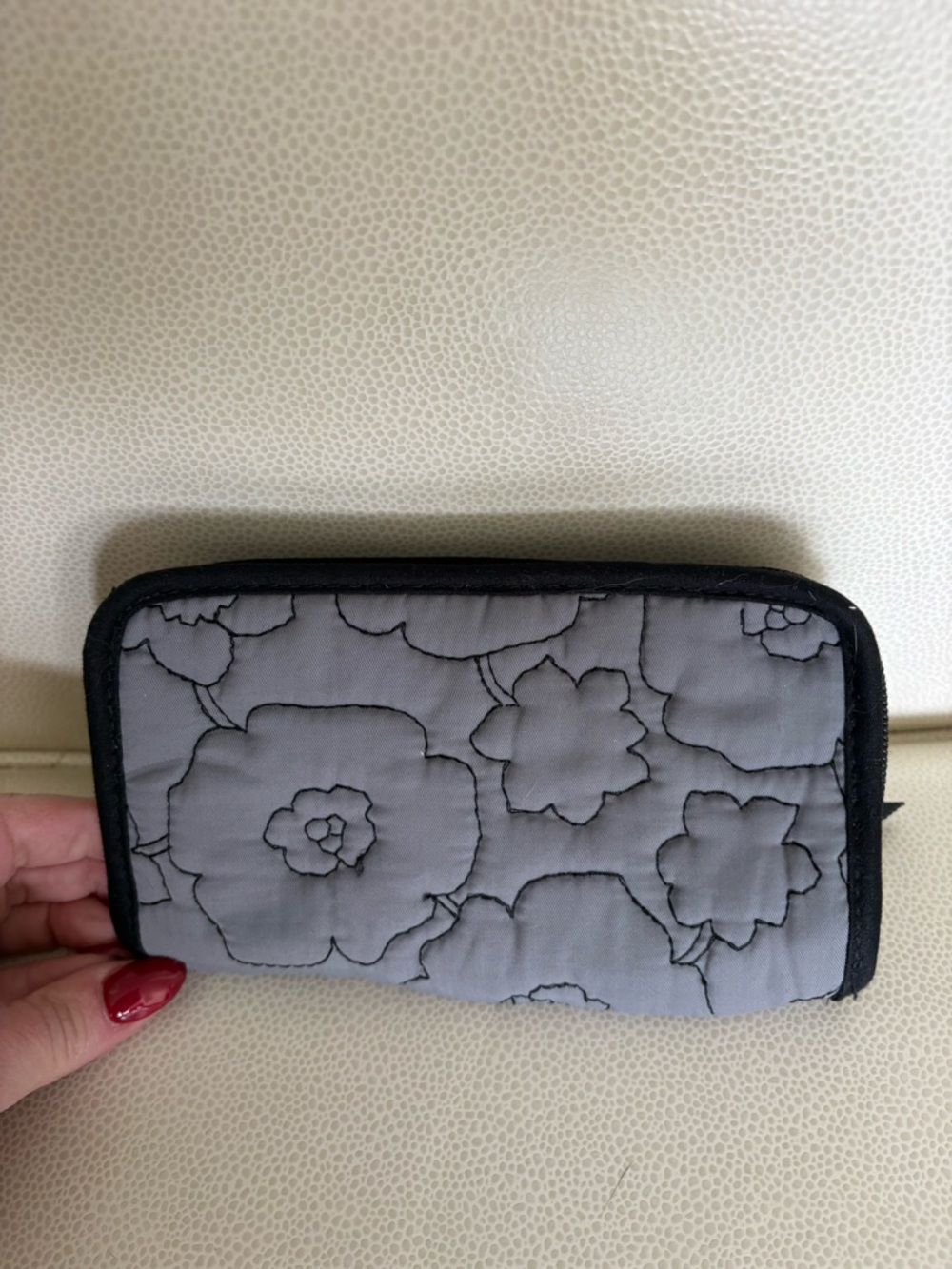 thirty-one Gray Quilted Floral Wristlet Wallet with Black Trim